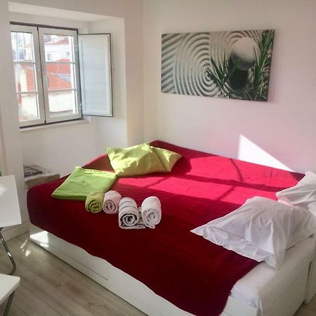 Pequeno Hostel Studio Lissabon Buitenkant foto