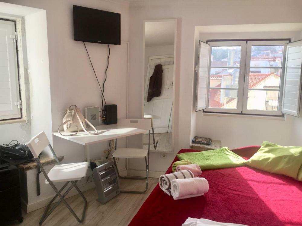 Pequeno Hostel Studio Lissabon Buitenkant foto